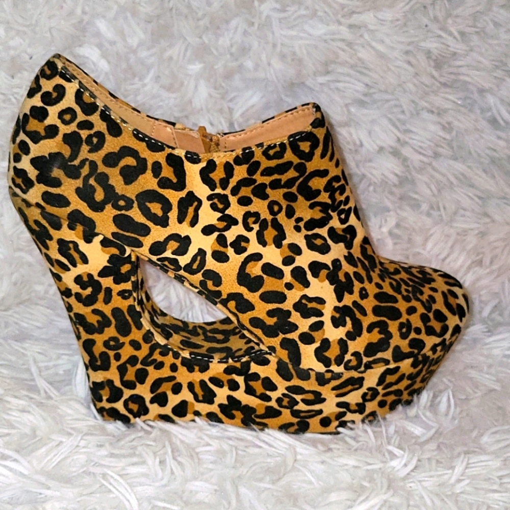 Heels - Picture 2 of 2